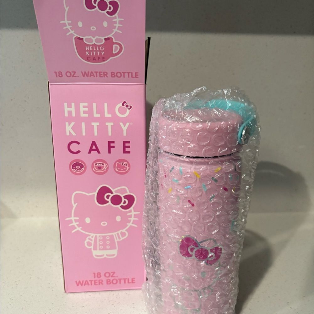 NWT Hello Kitty Cafe Pink Water Bottle with Bow Design